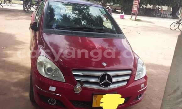 Nunua Ilio tumika Mercedes‒Benz B-klasse Red Gari ndani ya Mangochi nchini Malawi