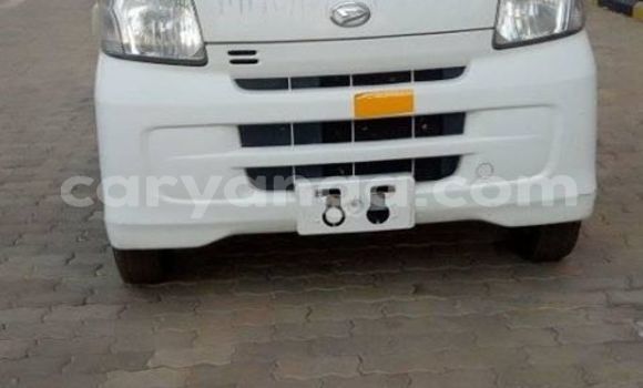 Buy Used Daihatsu Hijet White Car in Lilongwe in Malawi