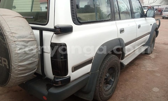 Acheter Occasion Voiture Toyota Land Cruiser Blanc à Blantyre, Malawi Acheter Occasion Voiture Toyota Land Cruiser Blanc à Blantyre, Malawi