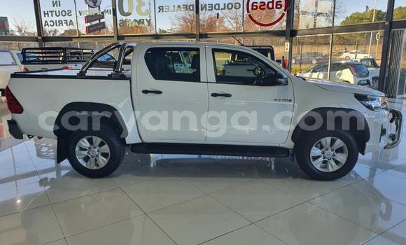 Nunua Ilio tumika Toyota Hilux White Gari ndani ya Blantyre nchini Malawi Nunua Ilio tumika Toyota Hilux White Gari ndani ya Blantyre nchini Malawi