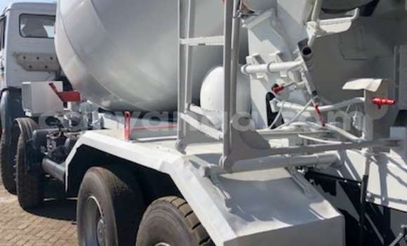 Nunua Ilio tumika Caterpillar 120 White Lori ndani ya Chilumba nchini Karonga Nunua Ilio tumika Caterpillar 120 White Lori ndani ya Chilumba nchini Karonga