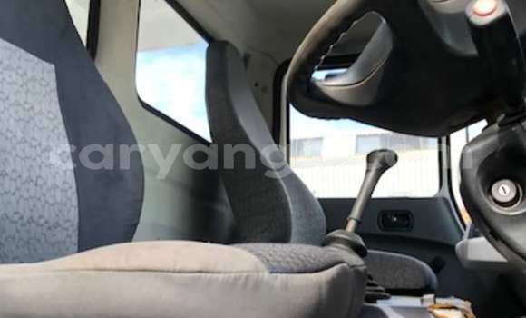 Nunua Ilio tumika Caterpillar 120 White Lori ndani ya Chilumba nchini Karonga Nunua Ilio tumika Caterpillar 120 White Lori ndani ya Chilumba nchini Karonga