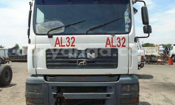 Buy Used Caterpillar 120 White Truck in Chitipa in Chitipa