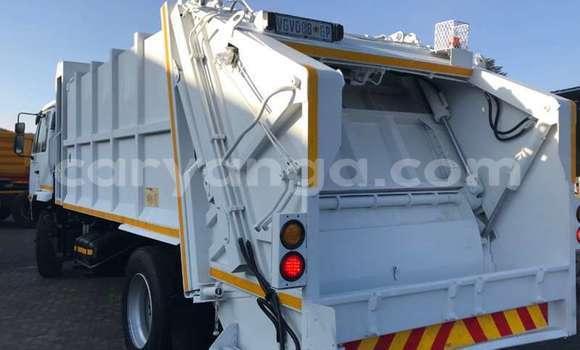 Nunua Ilio tumika Nissan UD White Lori ndani ya Blantyre nchini Malawi Nunua Ilio tumika Nissan UD White Lori ndani ya Blantyre nchini Malawi