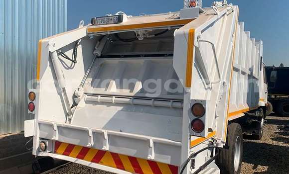 Nunua Ilio tumika Nissan UD White Lori ndani ya Blantyre nchini Malawi Nunua Ilio tumika Nissan UD White Lori ndani ya Blantyre nchini Malawi