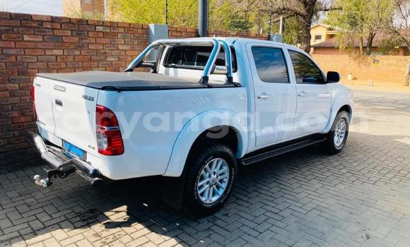 Buy Used Toyota Hilux White Car in Import - Dubai in Malawi Buy Used Toyota Hilux White Car in Import - Dubai in Malawi
