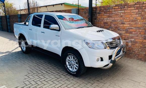 Buy Used Toyota Hilux White Car in Import - Dubai in Malawi Buy Used Toyota Hilux White Car in Import - Dubai in Malawi