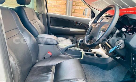 Buy Used Toyota Hilux White Car in Import - Dubai in Malawi Buy Used Toyota Hilux White Car in Import - Dubai in Malawi