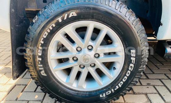 Buy Used Toyota Hilux White Car in Import - Dubai in Malawi Buy Used Toyota Hilux White Car in Import - Dubai in Malawi