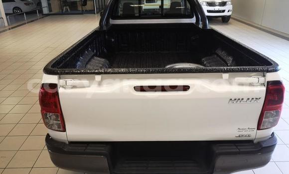 Buy Used Toyota Hilux White Car in Import - Dubai in Malawi Buy Used Toyota Hilux White Car in Import - Dubai in Malawi
