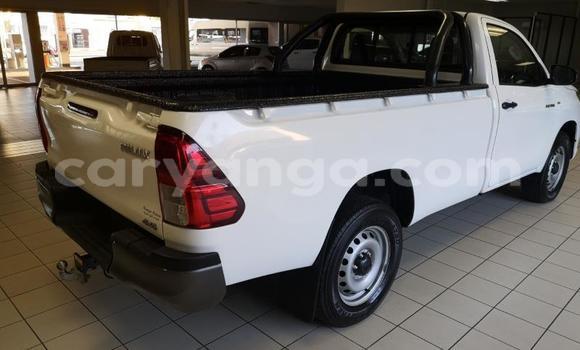 Buy Used Toyota Hilux White Car in Import - Dubai in Malawi Buy Used Toyota Hilux White Car in Import - Dubai in Malawi