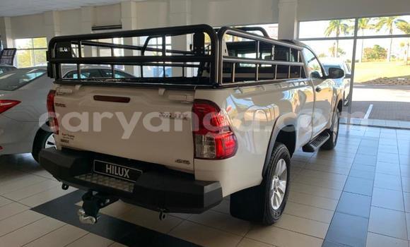 Nunua Ilio tumika Toyota Hilux White Gari ndani ya Blantyre nchini Malawi Nunua Ilio tumika Toyota Hilux White Gari ndani ya Blantyre nchini Malawi