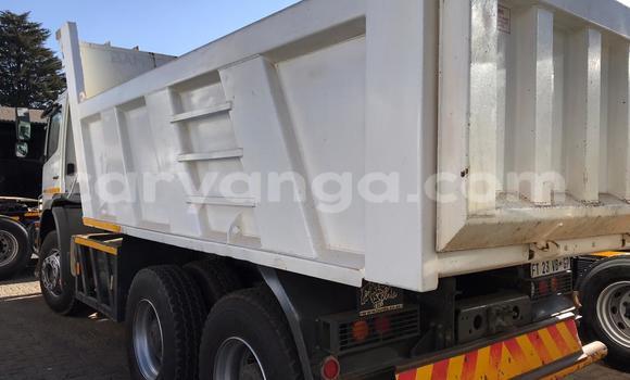 Nunua Imported Mercedes‒Benz Tipper White Lori ndani ya Chiradzulu nchini Chiradzulu Nunua Imported Mercedes‒Benz Tipper White Lori ndani ya Chiradzulu nchini Chiradzulu