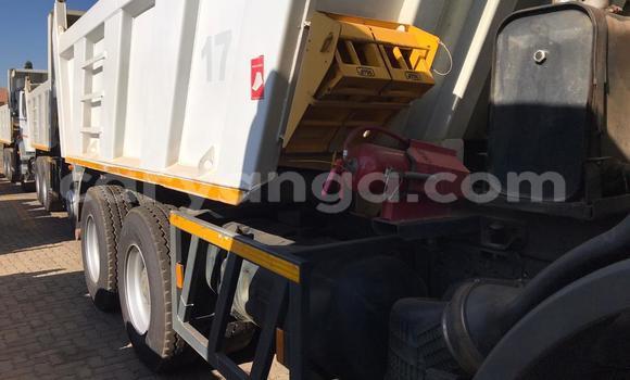 Nunua Ilio tumika Mercedes‒Benz Tipper White Lori ndani ya Ntcheu nchini Ntcheu Nunua Ilio tumika Mercedes‒Benz Tipper White Lori ndani ya Ntcheu nchini Ntcheu