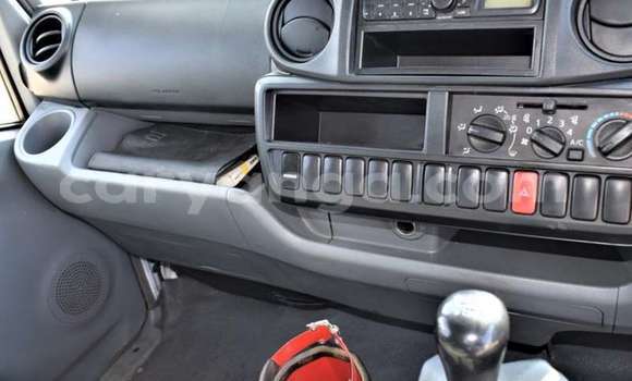 Nunua Ilio tumika Hino 300 Series White Lori ndani ya Blantyre nchini Malawi Nunua Ilio tumika Hino 300 Series White Lori ndani ya Blantyre nchini Malawi