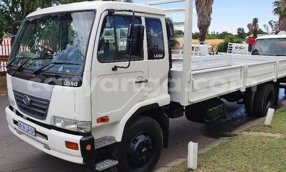 Nunua Ilio tumika Caterpillar 120 White Lori ndani ya Blantyre nchini Malawi Nunua Ilio tumika Caterpillar 120 White Lori ndani ya Blantyre nchini Malawi