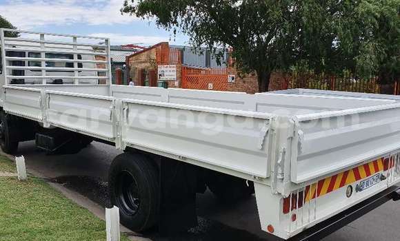 Nunua Ilio tumika Caterpillar 120 White Lori ndani ya Blantyre nchini Malawi Nunua Ilio tumika Caterpillar 120 White Lori ndani ya Blantyre nchini Malawi