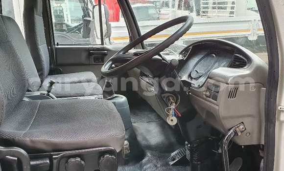 Nunua Ilio tumika Caterpillar 120 White Lori ndani ya Blantyre nchini Malawi Nunua Ilio tumika Caterpillar 120 White Lori ndani ya Blantyre nchini Malawi