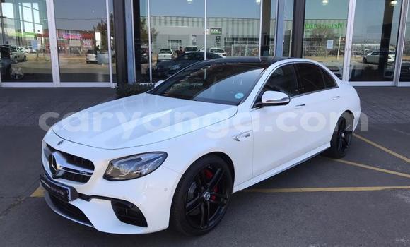 Nunua Ilio tumika Mercedes‒Benz E-klasse AMG White Gari ndani ya Blantyre nchini Malawi Nunua Ilio tumika Mercedes‒Benz E-klasse AMG White Gari ndani ya Blantyre nchini Malawi