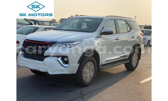 Nunua Imported Toyota Fortuner White Gari ndani ya Import - Dubai nchini Malawi Nunua Imported Toyota Fortuner White Gari ndani ya Import - Dubai nchini Malawi