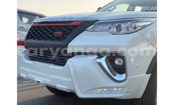 Nunua Imported Toyota Fortuner White Gari ndani ya Import - Dubai nchini Malawi Nunua Imported Toyota Fortuner White Gari ndani ya Import - Dubai nchini Malawi