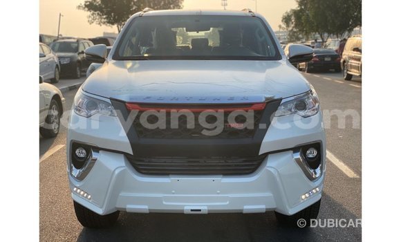 Nunua Imported Toyota Fortuner White Gari ndani ya Import - Dubai nchini Malawi Nunua Imported Toyota Fortuner White Gari ndani ya Import - Dubai nchini Malawi