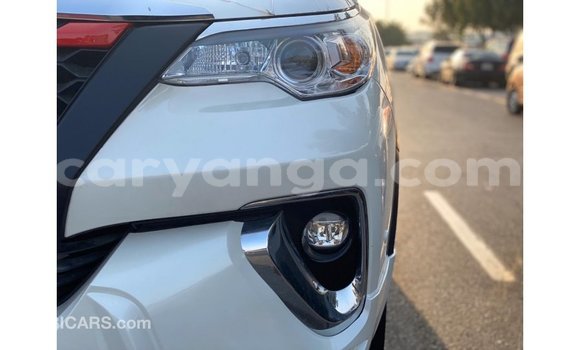 Nunua Imported Toyota Fortuner White Gari ndani ya Import - Dubai nchini Malawi Nunua Imported Toyota Fortuner White Gari ndani ya Import - Dubai nchini Malawi