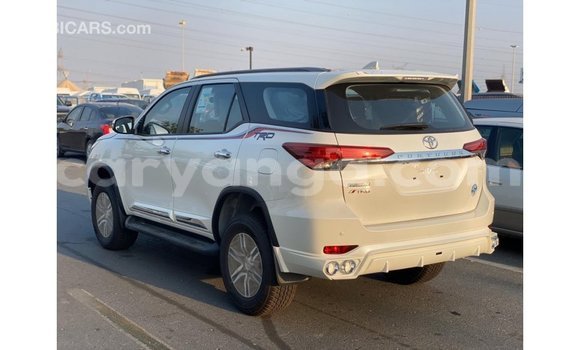 Nunua Imported Toyota Fortuner White Gari ndani ya Import - Dubai nchini Malawi Nunua Imported Toyota Fortuner White Gari ndani ya Import - Dubai nchini Malawi