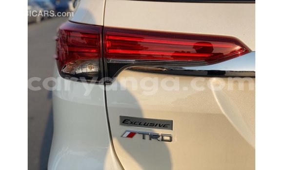 Nunua Imported Toyota Fortuner White Gari ndani ya Import - Dubai nchini Malawi Nunua Imported Toyota Fortuner White Gari ndani ya Import - Dubai nchini Malawi