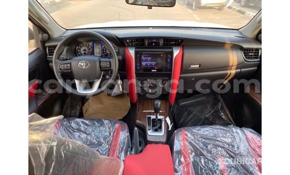 Nunua Imported Toyota Fortuner White Gari ndani ya Import - Dubai nchini Malawi Nunua Imported Toyota Fortuner White Gari ndani ya Import - Dubai nchini Malawi