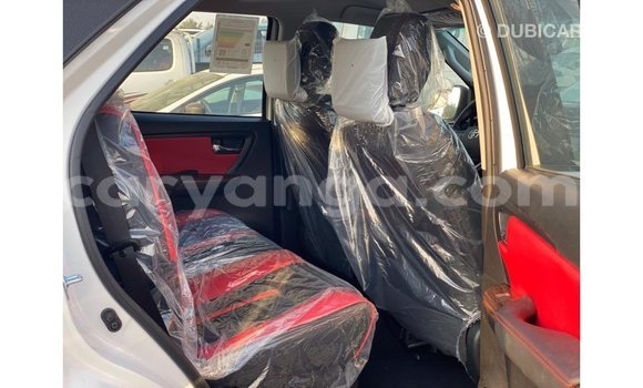 Nunua Imported Toyota Fortuner White Gari ndani ya Import - Dubai nchini Malawi Nunua Imported Toyota Fortuner White Gari ndani ya Import - Dubai nchini Malawi