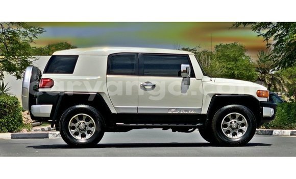 Acheter Import Voiture Toyota FJ Cruiser Blanc à Import - Dubai, Malawi Acheter Import Voiture Toyota FJ Cruiser Blanc à Import - Dubai, Malawi