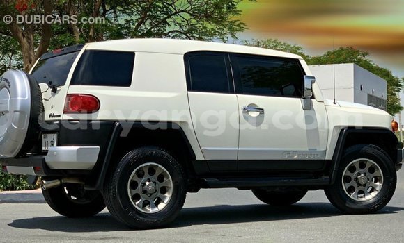 Acheter Import Voiture Toyota FJ Cruiser Blanc à Import - Dubai, Malawi Acheter Import Voiture Toyota FJ Cruiser Blanc à Import - Dubai, Malawi