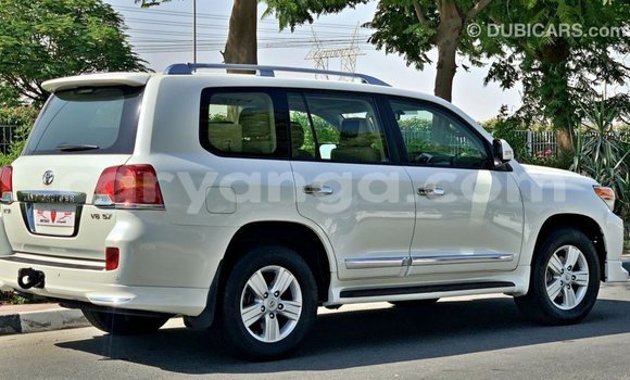 Buy Import Toyota Land Cruiser White Car in Import - Dubai in Malawi Buy Import Toyota Land Cruiser White Car in Import - Dubai in Malawi