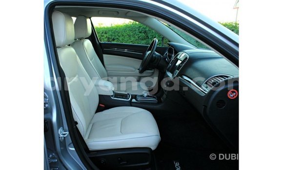 Acheter Import Voiture Chrysler 300 Autre à Import - Dubai, Malawi Acheter Import Voiture Chrysler 300 Autre à Import - Dubai, Malawi