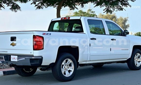 Acheter Import Voiture Chevrolet Silverado Blanc à Import - Dubai, Malawi Acheter Import Voiture Chevrolet Silverado Blanc à Import - Dubai, Malawi