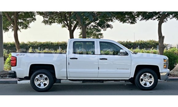Acheter Import Voiture Chevrolet Silverado Blanc à Import - Dubai, Malawi Acheter Import Voiture Chevrolet Silverado Blanc à Import - Dubai, Malawi