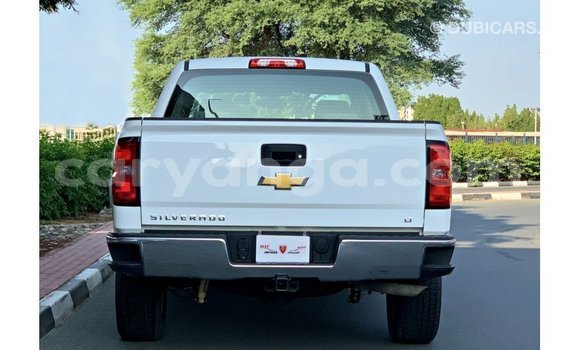 Acheter Import Voiture Chevrolet Silverado Blanc à Import - Dubai, Malawi Acheter Import Voiture Chevrolet Silverado Blanc à Import - Dubai, Malawi