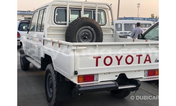 Acheter Import Voiture Toyota Land Cruiser Blanc à Import - Dubai, Malawi Acheter Import Voiture Toyota Land Cruiser Blanc à Import - Dubai, Malawi