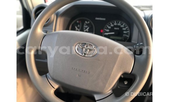 Acheter Import Voiture Toyota Land Cruiser Blanc à Import - Dubai, Malawi Acheter Import Voiture Toyota Land Cruiser Blanc à Import - Dubai, Malawi