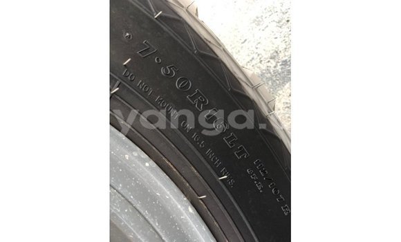 Acheter Import Voiture Toyota Land Cruiser Blanc à Import - Dubai, Malawi Acheter Import Voiture Toyota Land Cruiser Blanc à Import - Dubai, Malawi