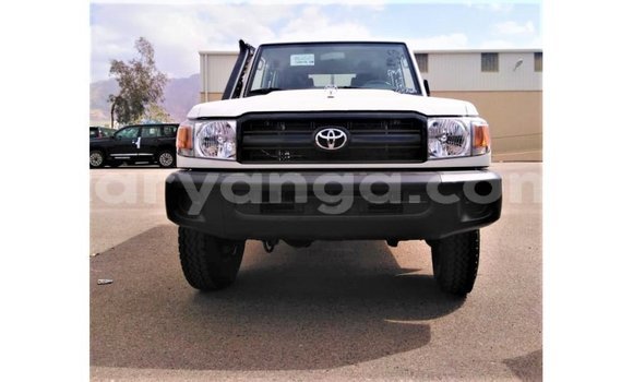 Buy Import Toyota Land Cruiser White Car in Import - Dubai in Malawi Buy Import Toyota Land Cruiser White Car in Import - Dubai in Malawi