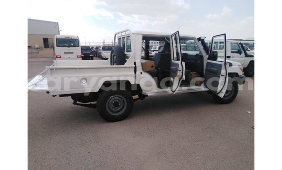 Buy Import Toyota Land Cruiser White Car in Import - Dubai in Malawi Buy Import Toyota Land Cruiser White Car in Import - Dubai in Malawi
