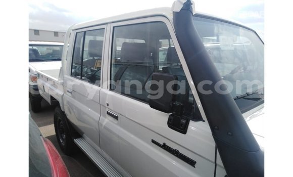 Nunua Imported Toyota Land Cruiser White Gari ndani ya Import - Dubai nchini Malawi Nunua Imported Toyota Land Cruiser White Gari ndani ya Import - Dubai nchini Malawi