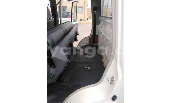 Nunua Imported Toyota Land Cruiser White Gari ndani ya Import - Dubai nchini Malawi Nunua Imported Toyota Land Cruiser White Gari ndani ya Import - Dubai nchini Malawi