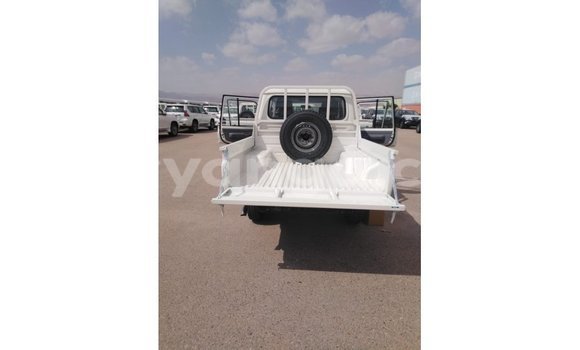 Nunua Imported Toyota Land Cruiser White Gari ndani ya Import - Dubai nchini Malawi Nunua Imported Toyota Land Cruiser White Gari ndani ya Import - Dubai nchini Malawi