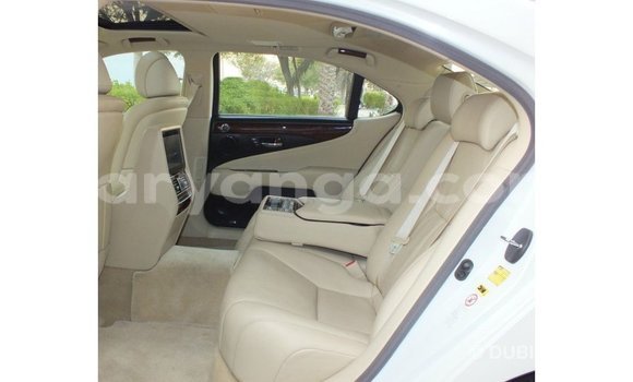Acheter Import Voiture Lexus LS Blanc à Import - Dubai, Malawi Acheter Import Voiture Lexus LS Blanc à Import - Dubai, Malawi