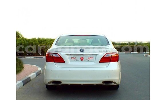 Acheter Import Voiture Lexus LS Blanc à Import - Dubai, Malawi Acheter Import Voiture Lexus LS Blanc à Import - Dubai, Malawi