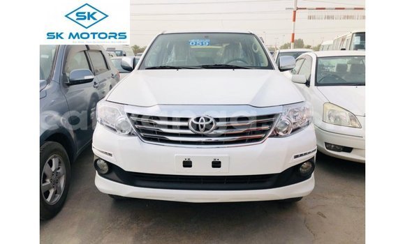 Acheter Import Voiture Toyota Fortuner Blanc à Import - Dubai, Malawi Acheter Import Voiture Toyota Fortuner Blanc à Import - Dubai, Malawi