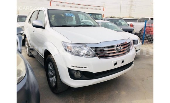 Acheter Import Voiture Toyota Fortuner Blanc à Import - Dubai, Malawi Acheter Import Voiture Toyota Fortuner Blanc à Import - Dubai, Malawi